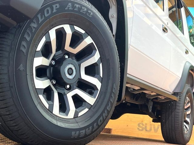 �y����16�C���`�A���~�z�C�[���z�O�ςɃ}�b�`���������A���~�z�C�[���𑕒����Ă���܂��B�e��ЊO�A���~�z�C�[����A�X�^�b�h���X�^�C�����戵�����Ă���܂��B���񂲑��k����������