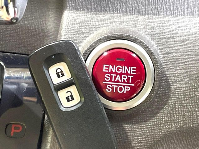 �yHonda�X�}�[�g�L�[�z�J�o����|�P�b�g�ɓ��ꂽ�܂܂ł��h�A�̎{���E�������\�ȃX�}�[�g�L�[�𑕔��B�G���W���̃I���E�I�t�����J�M�����o���K�v����������Ƃ��Ă��֗��ł���