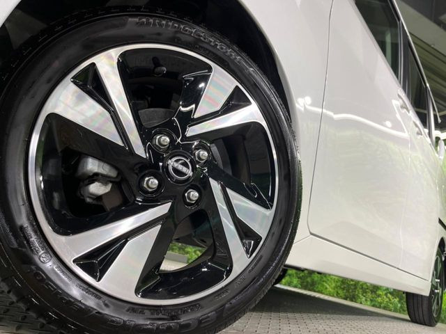 �y����15�C���`�A���~�z�C�[���z�O�ςɃ}�b�`���������A���~�z�C�[���𑕒����Ă���܂��B�e��ЊO�A���~�z�C�[����A�X�^�b�h���X�^�C�����戵�����Ă���܂��B���񂲑��k����������