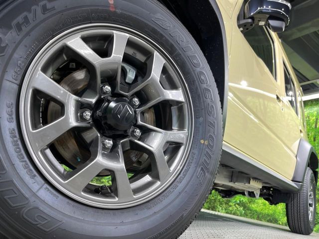 �y����15�C���`�A���~�z�C�[���z�O�ςɃ}�b�`���������A���~�z�C�[���𑕒����Ă���܂��B�e��ЊO�A���~�z�C�[����A�X�^�b�h���X�^�C�����戵�����Ă���܂��B���񂲑��k����������