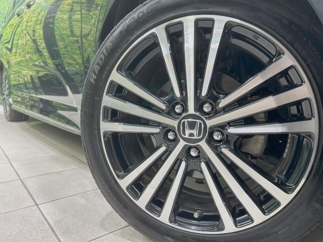 �y����18�C���`�A���~�z�C�[���z�O�ςɃ}�b�`���������A���~�z�C�[���𑕒����Ă���܂��B�e��ЊO�A���~�z�C�[����A�X�^�b�h���X�^�C�����戵�����Ă���܂��B���񂲑��k����������
