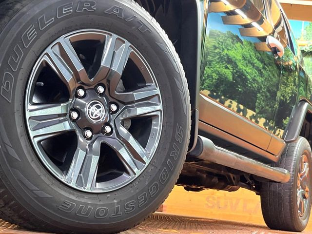 �y17�C���`�A���~�z�C�[���z�O�ςɃ}�b�`�����A���~�z�C�[���𑕒����Ă���܂��B�e��A���~�z�C�[����A�X�^�b�h���X�^�C�����戵�����Ă���܂��B���񂲑��k����������