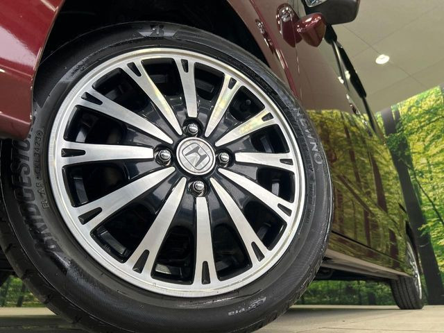 �y����15�C���`�A���~�z�C�[���z�O�ςɃ}�b�`���������A���~�z�C�[���𑕒����Ă���܂��B�e��ЊO�A���~�z�C�[����A�X�^�b�h���X�^�C�����戵�����Ă���܂��B���񂲑��k����������