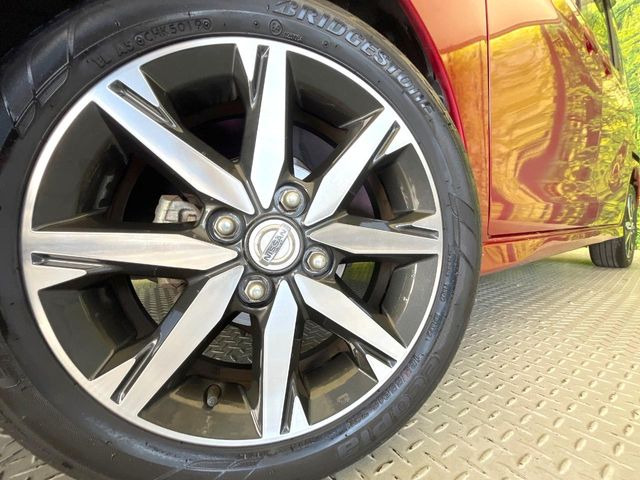 �y�����A���~�z�C�[���z�O�ςɃ}�b�`���������A���~�z�C�[���𑕒����Ă���܂��B�e��ЊO�A���~�z�C�[����A�X�^�b�h���X�^�C�����戵�����Ă���܂��B���񂲑��k����������