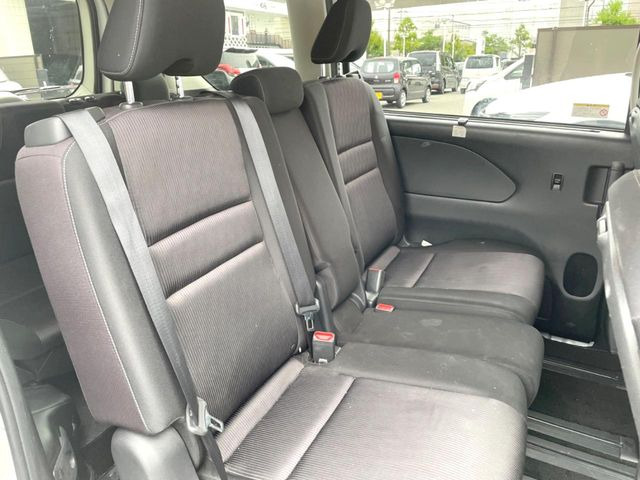 �Z�J���h�V�[�g�͒������������ƂȂ��Ă���A�X���C�h����ΒʘH�X�y�[�X���o��!�O��̈ړ����Ƃ��Ă��ȒP�ł�