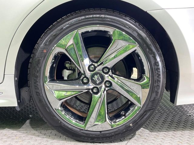 �y����18�C���`�A���~�z�C�[���z�O�ςɃ}�b�`���������A���~�z�C�[���𑕒����Ă���܂��B�e��ЊO�A���~�z�C�[����A�X�^�b�h���X�^�C�����戵�����Ă���܂��B���񂲑��k����������
