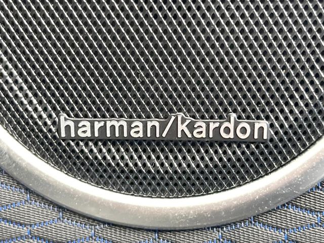 ��harman/kardon�T�E���h�V�X�e��:�I�[�f�B�I��僁�[�J�[����|����v���~�A���X�s�[�J�[�𑕔��B�����̃X�s�[�J�[����A���̗������܂ŕ����鍂�i���ȉ��y�����y���݂��������܂��B