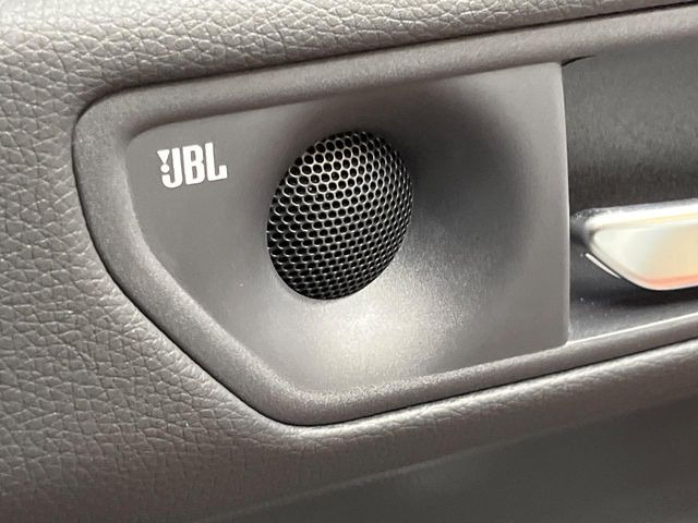 �yJBL�T�E���h�V�X�e���z���i�ʃT�E���h�V�X�e���𓋍ځB��p�̃`���[�j���O���{���ꂽ�召�l�X�ȃX�s�[�J�[����ǎ��ȃT�E���h���t�ł��܂��B