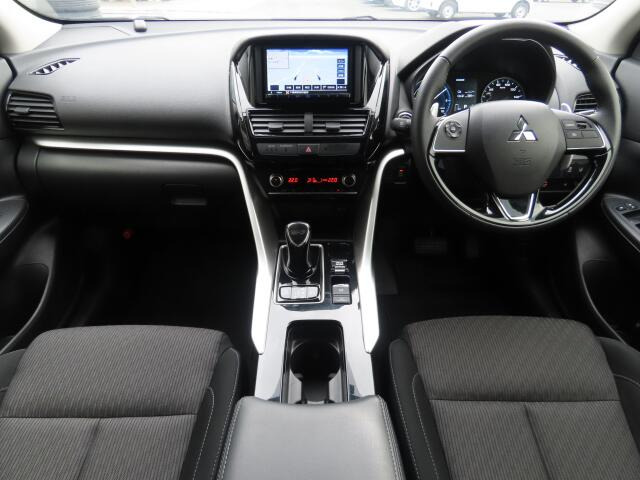 ���O���̐��|�E�K���X�n�{�f�B�R�[�e�B���O��CAR�N���[�j���O���Ǝ҂��{�H�������܂��̂ő�ϐ����B�I���b�N�X�����Ԃł݂͂Ȃ��܂ɉ��K�ȃh���C�u�����񑩁B