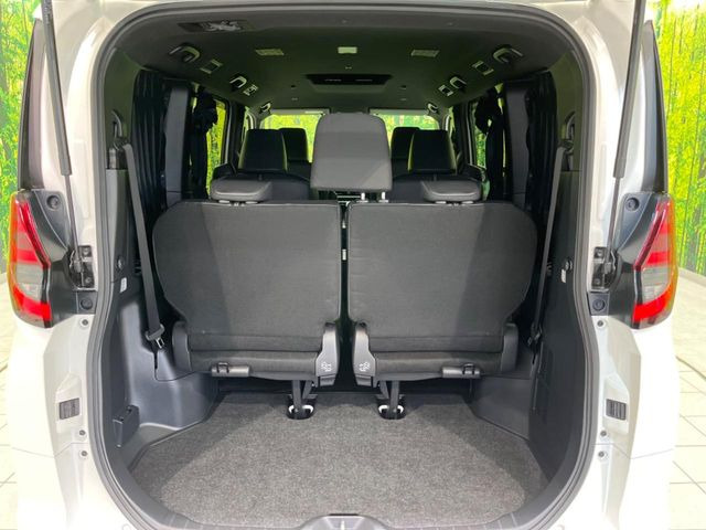 普段のお買い物や通勤、送迎等に十分な荷室スペースを確保しております。セカンドシートを倒すと、大きな荷物の積載も可能です♪