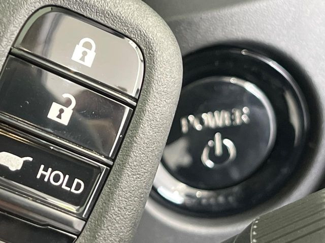�yHonda�X�}�[�g�L�[�z�J�o����|�P�b�g�ɓ��ꂽ�܂܂ł��h�A�̎{���E�������\�ȃX�}�[�g�L�[�𑕔��B�G���W���̃I���E�I�t�����J�M�����o���K�v����������Ƃ��Ă��֗��ł���