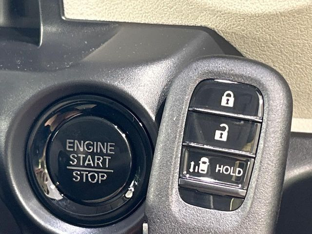 �yHonda�X�}�[�g�L�[�z�J�o����|�P�b�g�ɓ��ꂽ�܂܂ł��h�A�̎{���E�������\�ȃX�}�[�g�L�[�𑕔��B�G���W���̃I���E�I�t�����J�M�����o���K�v����������Ƃ��Ă��֗��ł���