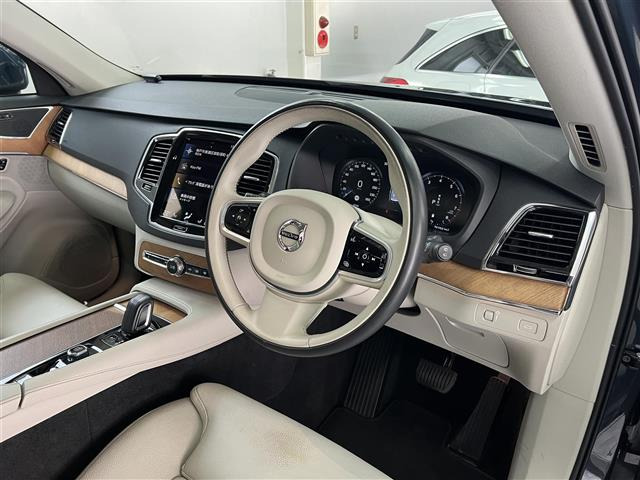 XC90B5 AWD モメンタム 4WD