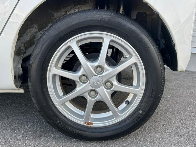 �y����14�C���`�A���~�z�C�[���z�O�ςɃ}�b�`���������A���~�z�C�[���𑕒����Ă���܂��B�e��ЊO�A���~�z�C�[����A�X�^�b�h���X�^�C�����戵�����Ă���܂��B���񂲑��k����������