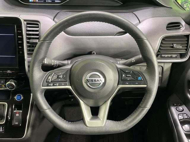 【ステアリングスイッチ】運転中、前方から目線をそらすことなく、オーディオ等の操作が可能な便利機能!安心&快適なドライブを演出してくれます♪