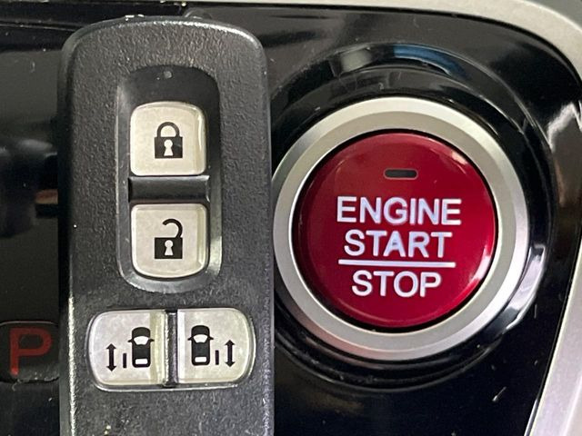�yHonda�X�}�[�g�L�[�z�J�o����|�P�b�g�ɓ��ꂽ�܂܂ł��h�A�̎{���E�������\�ȃX�}�[�g�L�[�𑕔��B�G���W���̃I���E�I�t�����J�M�����o���K�v����������Ƃ��Ă��֗��ł���
