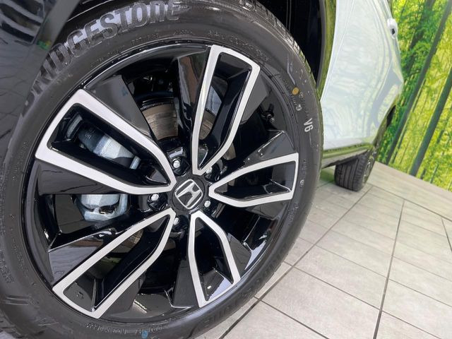 �y����18�C���`�A���~�z�C�[���z�O�ςɃ}�b�`���������A���~�z�C�[���𑕒����Ă���܂��B�e��ЊO�A���~�z�C�[����A�X�^�b�h���X�^�C�����戵�����Ă���܂��B���񂲑��k����������