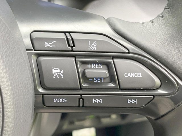 【レーダークルーズコントロール】高速道路での長距離走行が楽に!!自動で速度を保つクルーズコントロールが、衝突軽減システムと連携し、前方の車両を感知して車間を保つように速度調節してくれます!!