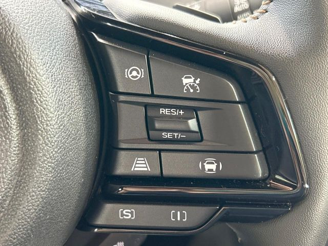 【全車速追従機能付クルーズコントロール】高速道路での長距離走行が楽に!!自動で速度を保つクルーズコントロールが、衝突軽減システムと連携し、前方の車両を感知して車間を保つように速度調節してくれます!!