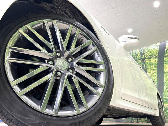 �y����18�C���`�A���~�z�C�[���z�O�ςɃ}�b�`���������A���~�z�C�[���𑕒����Ă���܂��B�e��ЊO�A���~�z�C�[����A�X�^�b�h���X�^�C�����戵�����Ă���܂��B���񂲑��k����������
