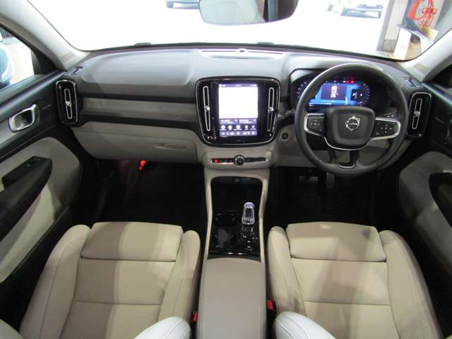 XC40ウルトラ B4 AWD 4WD