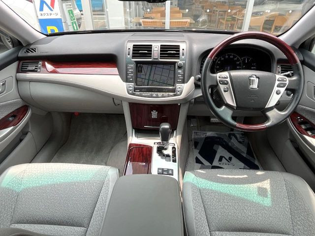 クラウン3.0 ロイヤルサルーン i-Four 4WD