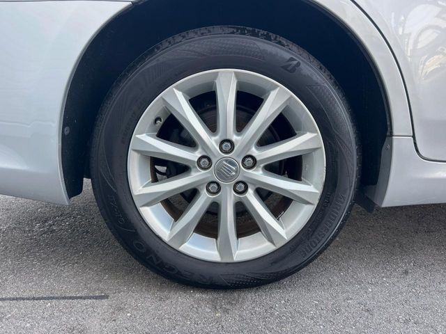 �y����17�C���`�A���~�z�C�[���z�O�ςɃ}�b�`���������A���~�z�C�[���𑕒����Ă���܂��B�e��ЊO�A���~�z�C�[����A�X�^�b�h���X�^�C�����戵�����Ă���܂��B���񂲑��k����������
