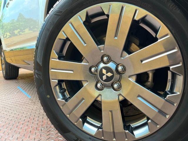 �y����18�C���`�A���~�z�C�[���z�O�ςɃ}�b�`���������A���~�z�C�[���𑕒����Ă���܂��B�e��ЊO�A���~�z�C�[����A�X�^�b�h���X�^�C�����戵�����Ă���܂��B���񂲑��k����������