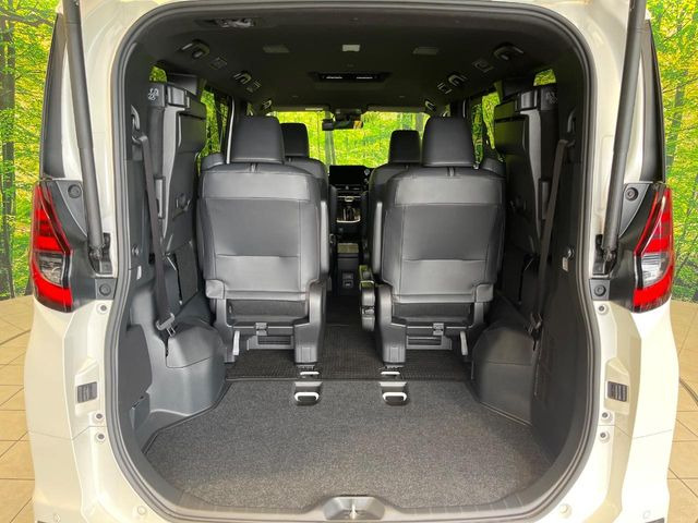 普段のお買い物や通勤、送迎等に十分な荷室スペースを確保しております。セカンドシートを倒すと、大きな荷物の積載も可能です♪