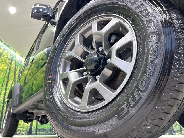 �y����15�C���`�A���~�z�C�[���z�O�ςɃ}�b�`���������A���~�z�C�[���𑕒����Ă���܂��B�e��ЊO�A���~�z�C�[����A�X�^�b�h���X�^�C�����戵�����Ă���܂��B���񂲑��k����������