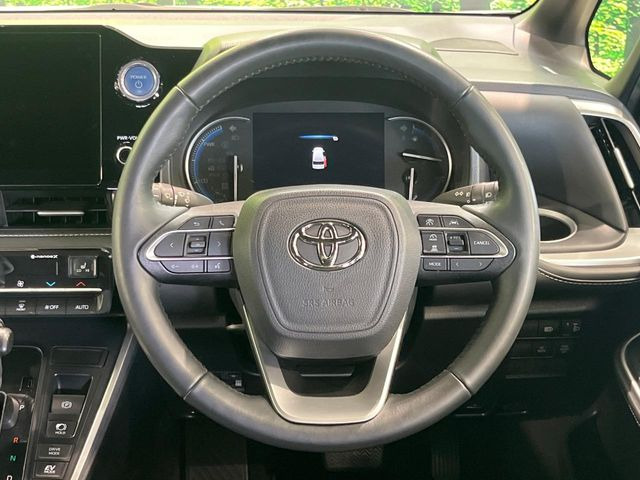 インテリアに合わせたデザインのステアリングは、運転される方のことも考え、運転しやすい形状、大きさです。是非一度、実際に触ってお確かめください。