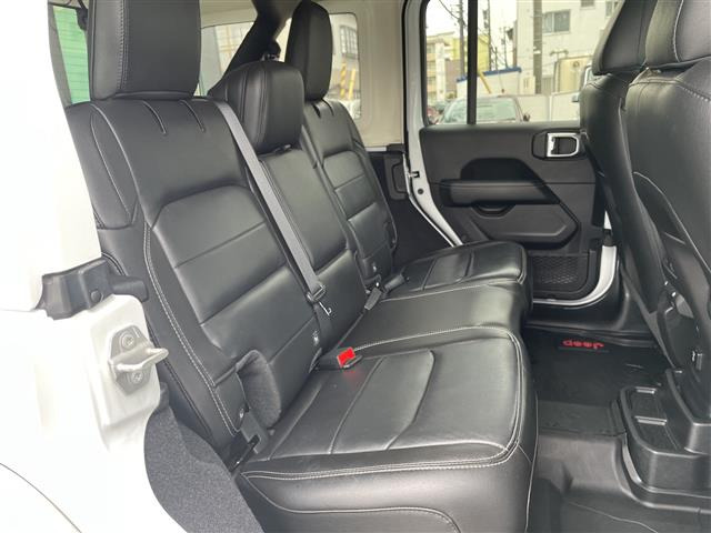 ラングラーアンリミテッド サハラ 4WD