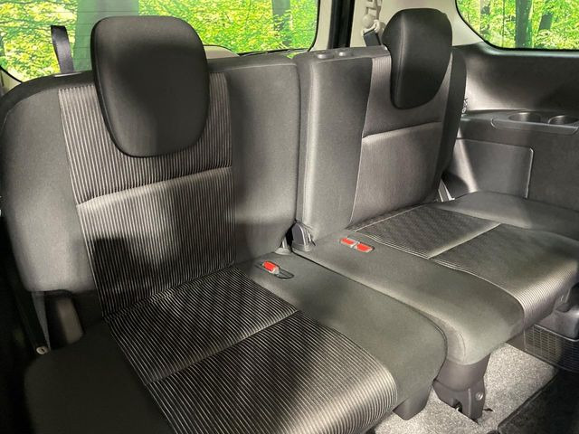 3列目シートはもちろん状態良好☆大人でもゆったりと座って頂けますので、大人数でのお出かけもラクラクです♪ご家族で、気の知れた仲間で、ドライブに行くのが楽しみですね♪