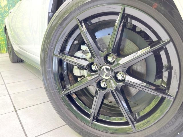 �y����16�C���`�A���~�z�C�[���z�O�ςɃ}�b�`���������A���~�z�C�[���𑕒����Ă���܂��B�e��ЊO�A���~�z�C�[����A�X�^�b�h���X�^�C�����戵�����Ă���܂��B���񂲑��k����������