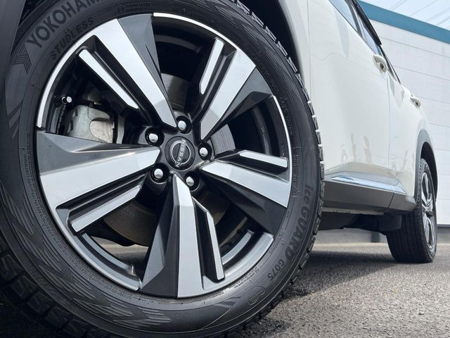 �y����19�C���`�A���~�z�C�[���z�O�ςɃ}�b�`���������A���~�z�C�[���𑕒����Ă���܂��B�e��ЊO�A���~�z�C�[����A�X�^�b�h���X�^�C�����戵�����Ă���܂��B���񂲑��k����������