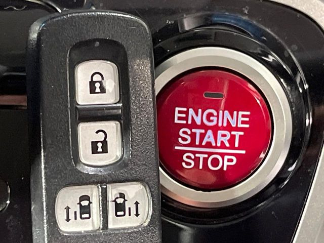 �yHonda�X�}�[�g�L�[�z�J�o����|�P�b�g�ɓ��ꂽ�܂܂ł��h�A�̎{���E�������\�ȃX�}�[�g�L�[�𑕔��B�G���W���̃I���E�I�t�����J�M�����o���K�v����������Ƃ��Ă��֗��ł���