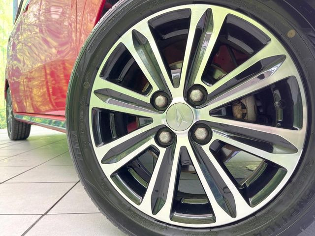 �y����15�C���`�A���~�z�C�[���z�O�ςɃ}�b�`���������A���~�z�C�[���𑕒����Ă���܂��B�e��ЊO�A���~�z�C�[����A�X�^�b�h���X�^�C�����戵�����Ă���܂��B���񂲑��k����������