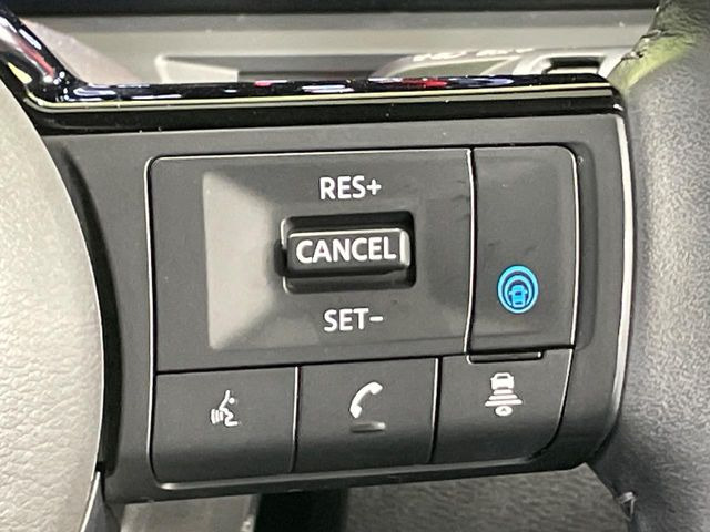 【プロパイロット】高速道路での長距離走行が楽に!!渋滞時と巡回走行のシーンで、アクセル・ブレーキ・ステアリングを自動で制御し、長距離運転の負担を軽減してくれます♪