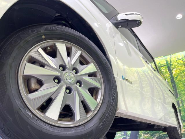�y����15�C���`�A���~�z�C�[���z�O�ςɃ}�b�`���������A���~�z�C�[���𑕒����Ă���܂��B�e��ЊO�A���~�z�C�[����A�X�^�b�h���X�^�C�����戵�����Ă���܂��B���񂲑��k����������
