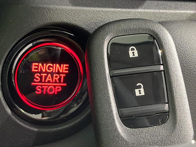 �yHonda�X�}�[�g�L�[�z�J�o����|�P�b�g�ɓ��ꂽ�܂܂ł��h�A�̎{���E�������\�ȃX�}�[�g�L�[�𑕔��B�G���W���̃I���E�I�t�����J�M�����o���K�v����������Ƃ��Ă��֗��ł���