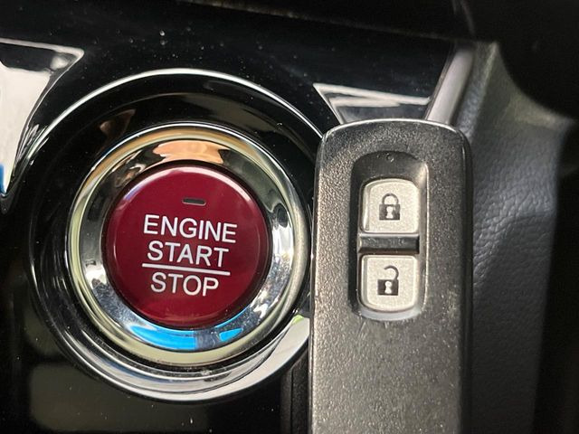 �yHonda�X�}�[�g�L�[�z�J�o����|�P�b�g�ɓ��ꂽ�܂܂ł��h�A�̎{���E�������\�ȃX�}�[�g�L�[�𑕔��B�G���W���̃I���E�I�t�����J�M�����o���K�v����������Ƃ��Ă��֗��ł���