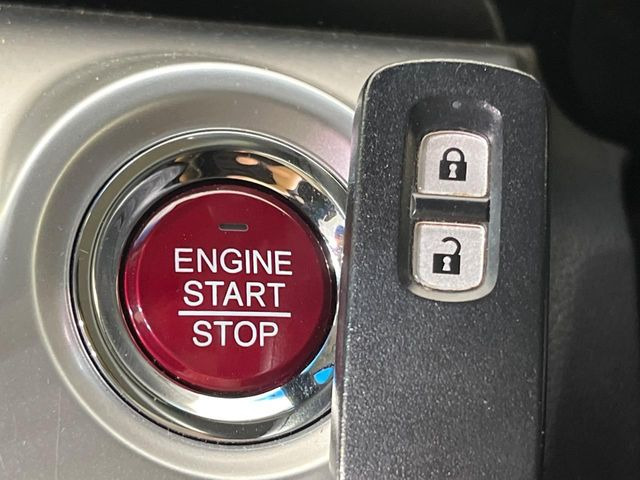 �yHonda�X�}�[�g�L�[�z�J�o����|�P�b�g�ɓ��ꂽ�܂܂ł��h�A�̎{���E�������\�ȃX�}�[�g�L�[�𑕔��B�G���W���̃I���E�I�t�����J�M�����o���K�v����������Ƃ��Ă��֗��ł���