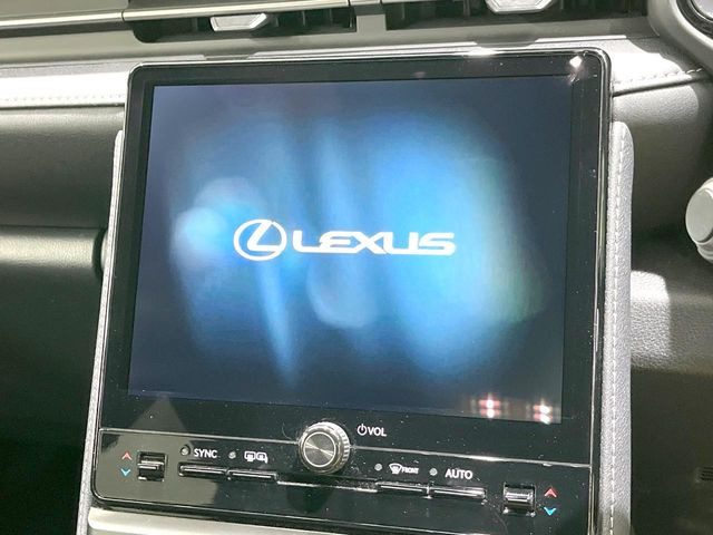 �y9.8�C���` �f�B�X�v���C�I�[�f�B�I�z���ʂ̃f�B�X�v���C��AppleCarPlay��AndroidAuto�����p�\�B�傫�ȉ�ʂŃX�}�z�i�r�A�v���������p���������܂���