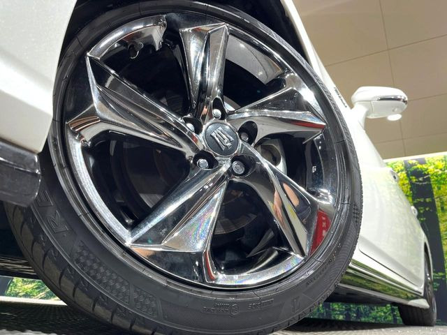 �y����18�C���`�A���~�z�C�[���z�O�ςɃ}�b�`���������A���~�z�C�[���𑕒����Ă���܂��B�e��ЊO�A���~�z�C�[����A�X�^�b�h���X�^�C�����戵�����Ă���܂��B���񂲑��k����������