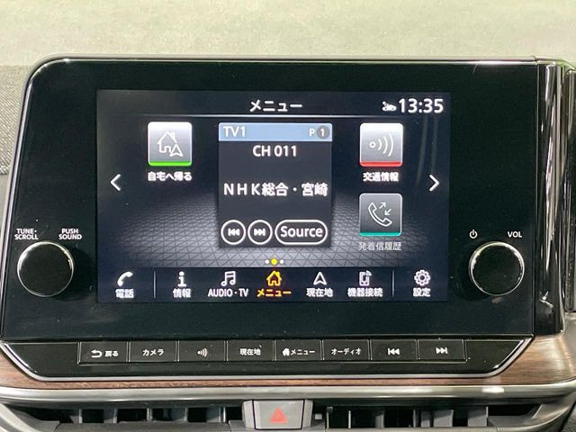 【メーカー純正ナビ】インテリアに溶け込むスタイリッシュな「専用設計」メーカーナビを装備♪視認性や操作性など基本性能にも優れ、より上質なカーライフをお楽しみいただけます。
