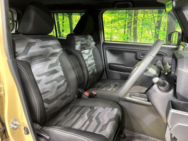 運転席シート廻りは使用感も少なく、良好な状態となっています。丁寧に使われていたことがよくわかりますね。