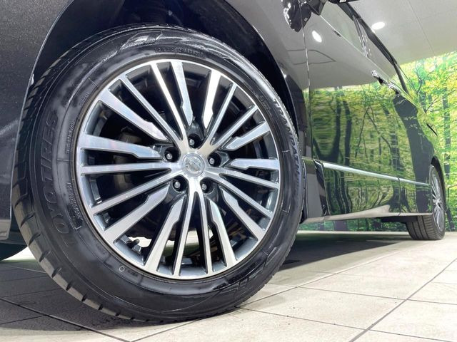 �y����18�C���`�A���~�z�C�[���z�O�ςɃ}�b�`���������A���~�z�C�[���𑕒����Ă���܂��B�e��ЊO�A���~�z�C�[����A�X�^�b�h���X�^�C�����戵�����Ă���܂��B���񂲑��k����������