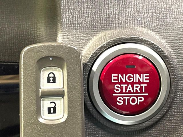 �yHonda�X�}�[�g�L�[�z�J�o����|�P�b�g�ɓ��ꂽ�܂܂ł��h�A�̎{���E�������\�ȃX�}�[�g�L�[�𑕔��B�G���W���̃I���E�I�t�����J�M�����o���K�v����������Ƃ��Ă��֗��ł���