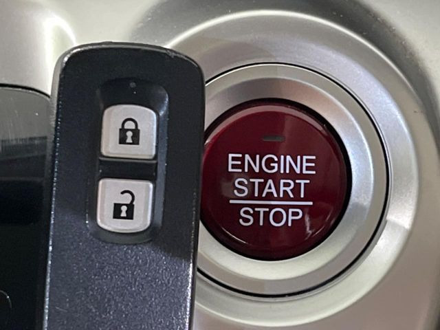 �yHonda�X�}�[�g�L�[�z�J�o����|�P�b�g�ɓ��ꂽ�܂܂ł��h�A�̎{���E�������\�ȃX�}�[�g�L�[�𑕔��B�G���W���̃I���E�I�t�����J�M�����o���K�v����������Ƃ��Ă��֗��ł���