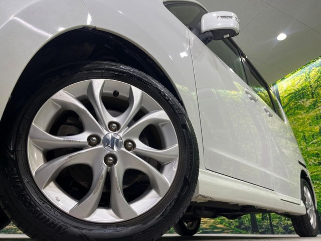 �y����15�C���`�A���~�z�C�[���z�O�ςɃ}�b�`���������A���~�z�C�[���𑕒����Ă���܂��B�e��ЊO�A���~�z�C�[����A�X�^�b�h���X�^�C�����戵�����Ă���܂��B���񂲑��k����������